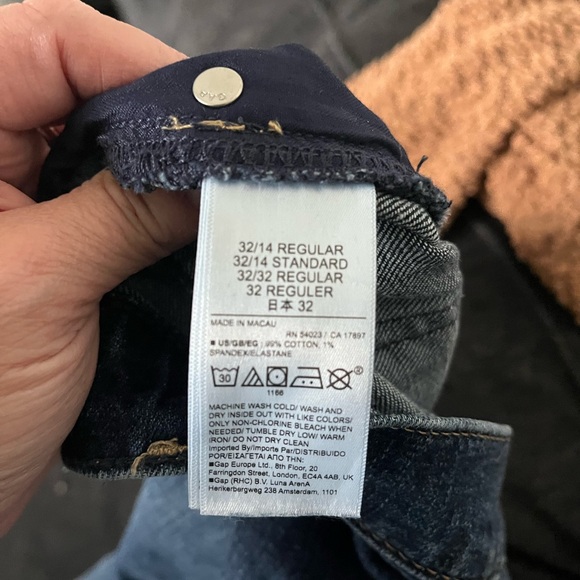 Gap Girlfriend jeans size 32 never worn dark wash, no distressing ankle length - Picture 6 of 6